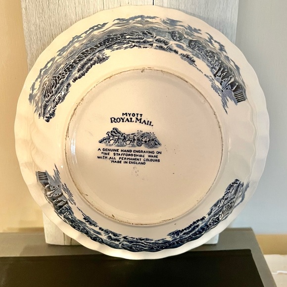 Vintage Myott “Royal Mail” Staffordshire England, Covered Vegetable Bowl - Picture 11 of 12